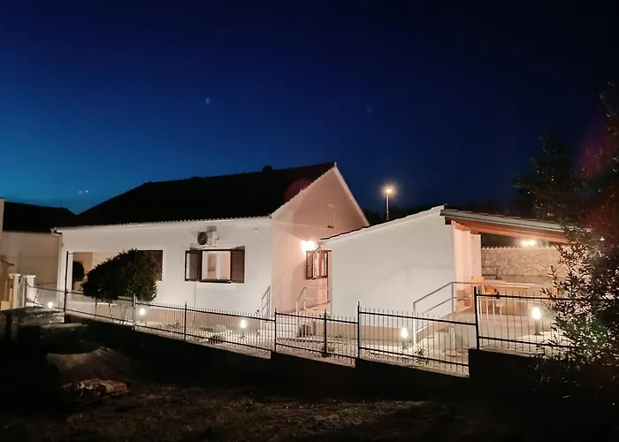 House Inga Dom wakacyjny Pirovac